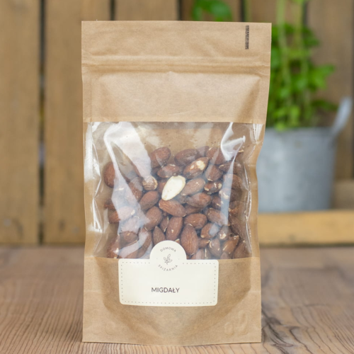 migdały, właściwości, korzyści, zdrowie, smak, przepisy, tłuszcze, witaminy, minerały, przeciwutleniacze, zdrowa przekąska, kuchnia, lądowe orzechy, bezglutenowe, wegańskie, olej migdałowy.