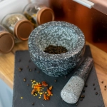 moździerz-granitowy-do-ucierania-przypraw-pieprzu-kolendry-jalowca10.webp