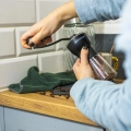 Stylowy młynek z korbką do świeżo mielonej kawy i przypraw10.webp