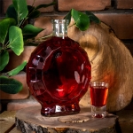 Szklana butelka na nalewki i bimber 500 ml Medalion do domowych alkoholi 2.jpg
