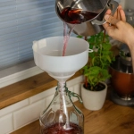 Lejek plastikowy do butelek fi10 cm, lejek do butelek, butelki na wino, butelki na wino kielce 5.webp