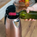 kapturki termokurczliwe do butelek na wino z perforacją, kapturki na wino, osłonki termokurczliwe do butelek, kapturki do nalewek, koszulki na butelki, zabezpieczenie korka, akcesoria do butelkowania, wykończenie butelek wina2.webp